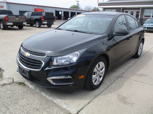 Used 2016 Chevrolet Cruze LS FWD image 2