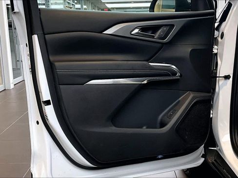 Used 2024 Chevrolet Traverse LT image 40