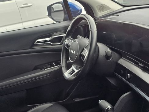 Used 2025 Kia Sportage EX FWD image 16