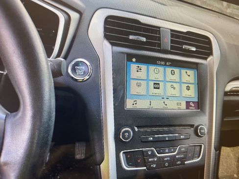 Used 2018 Ford Fusion SE w/ Equipment Group 602A image 8