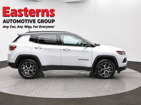 Used 2025 Jeep Compass Limited AWD/4WD image 4