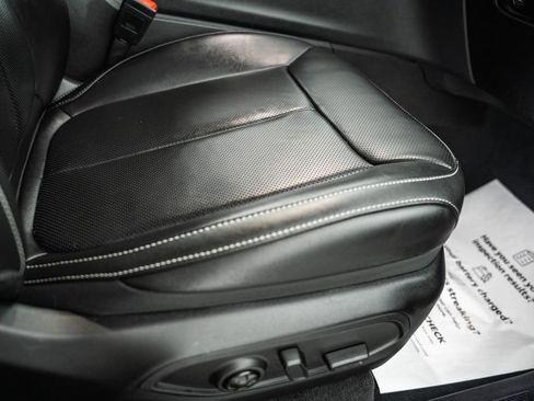 Used 2025 Jeep Grand Cherokee Limited w/ Luxury Tech Group II image 39