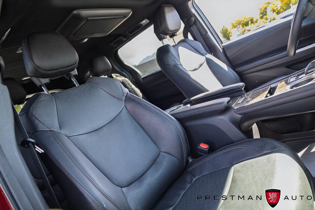 Used 2025 Toyota Sienna Platinum AWD/4WD image 4
