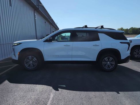 Used 2025 Chevrolet Traverse LT w/ LPO, Floor Liner Package AWD/4WD image 11