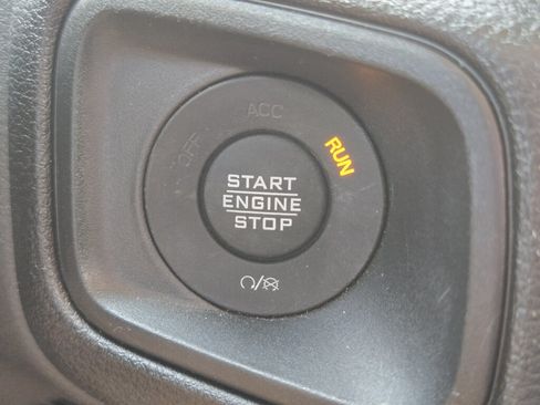 Used 2024 Jeep Gladiator Willys AWD/4WD image 23