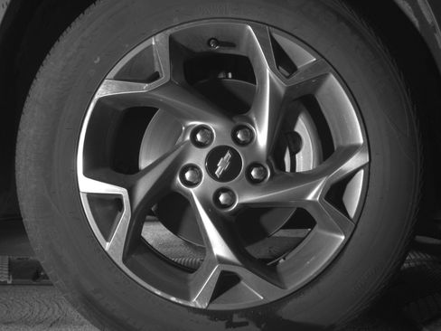 Used 2025 Chevrolet Trax LT FWD image 13