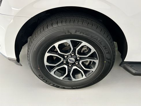 Used 2024 Ford Expedition Max XLT image 11