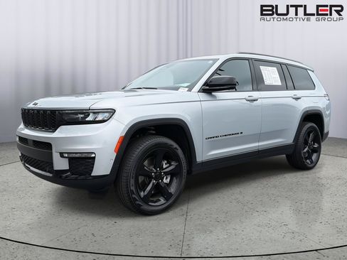 Used 2025 Jeep Grand Cherokee L Limited w/ Luxury Tech Group II AWD/4WD image 2