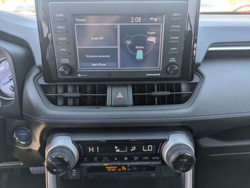 Used 2022 Toyota RAV4 SE image 18