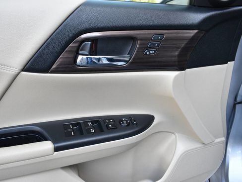 Used 2017 Honda Accord Touring image 16