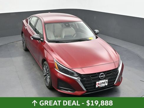 Used 2025 Nissan Altima 2.5 SV FWD image 39