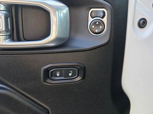 Used 2024 Jeep Wrangler Willys image 15