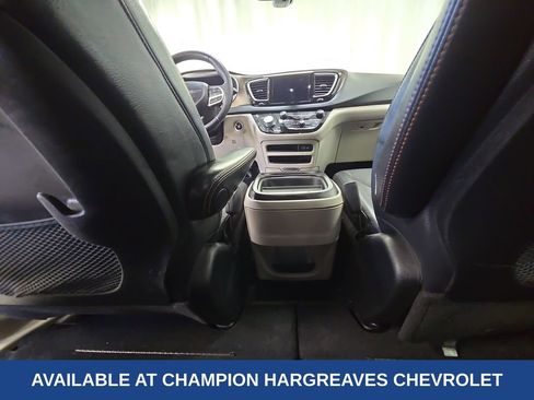 Used 2017 Chrysler Pacifica Touring-L w/ 13 Speaker Alpine Sound Group image 30