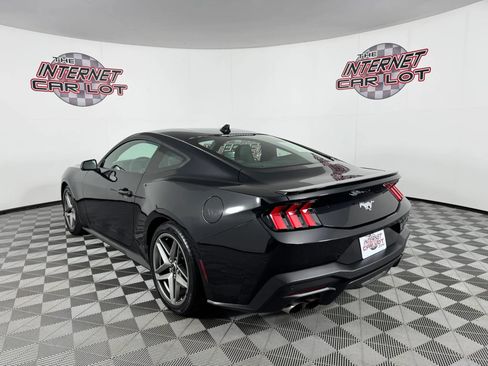 Used 2025 Ford Mustang Coupe RWD image 5