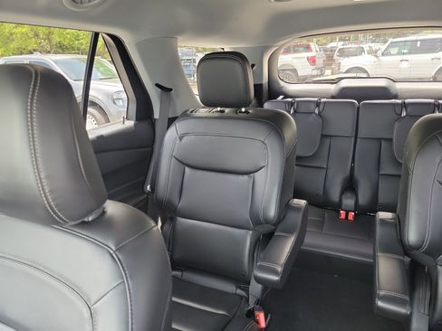 Used 2023 Ford Explorer XLT w/ Equipment Group 202A AWD/4WD image 10