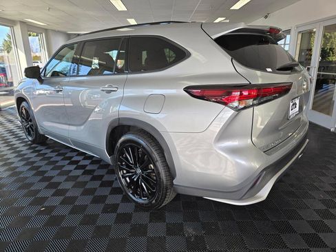 Used 2024 Toyota Highlander XSE image 5