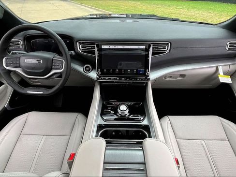 New 2026 Jeep Grand Wagoneer Limited w/ Premium Group II AWD/4WD image 4