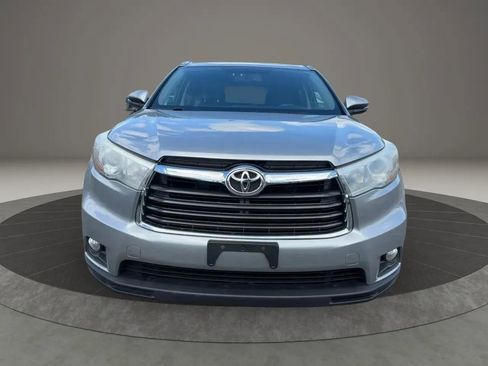 Used 2015 Toyota Highlander XLE AWD/4WD image 2