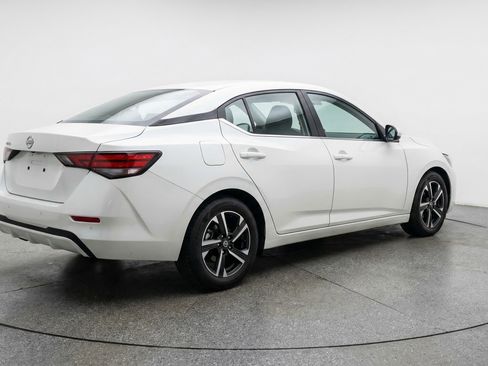 Used 2025 Nissan Sentra SV image 9