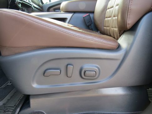 Used 2024 Nissan Titan Platinum Reserve w/ Moonroof Package AWD/4WD image 23