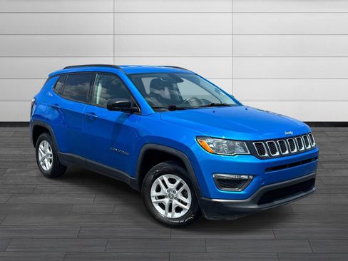 Used 2018 Jeep Compass Sport w/ Tech Group FWD image 2