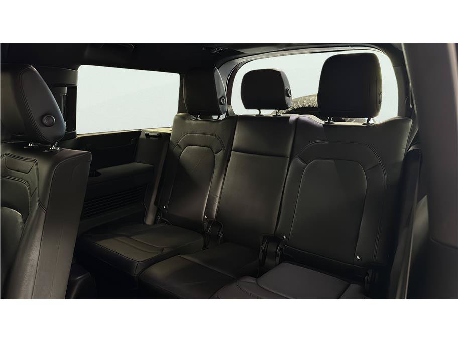 Used 2023 Land Rover Defender 130 SE AWD/4WD image 20