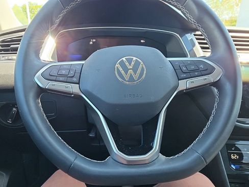 Used 2023 Volkswagen Tiguan SE FWD image 17