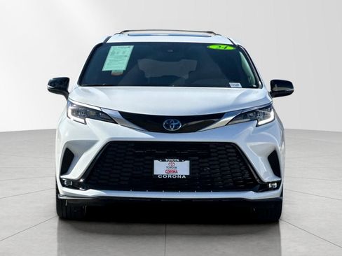 Used 2024 Toyota Sienna XSE w/ XSE Premium Package image 9