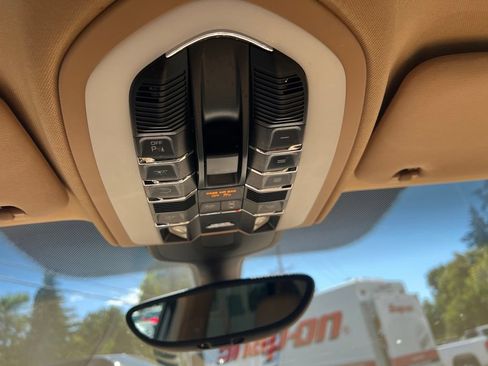 Used 2014 Porsche Cayenne Diesel w/ Comfort Plus Package AWD/4WD image 12