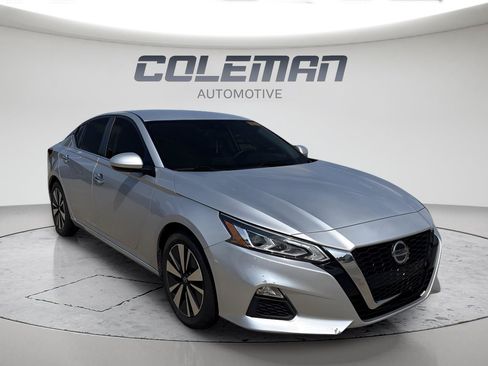 Used 2021 Nissan Altima 2.5 SV FWD image 2