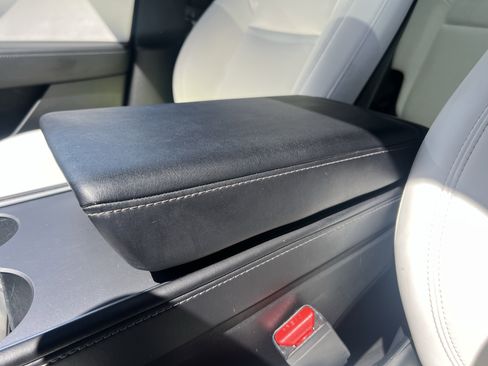 Used 2022 Tesla Model Y Performance AWD/4WD image 26