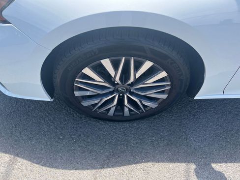 Used 2025 Nissan Altima 2.5 SV FWD image 30