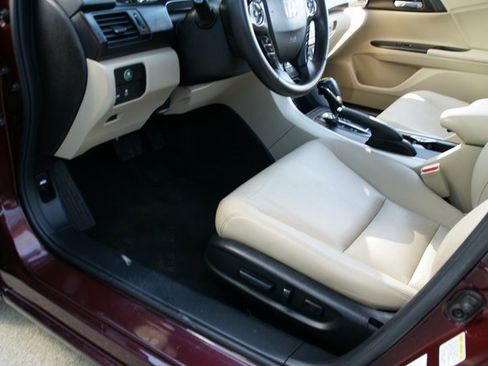 Used 2015 Honda Accord Touring image 13