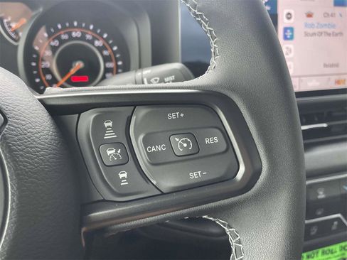 New 2025 Jeep Gladiator Sport image 13