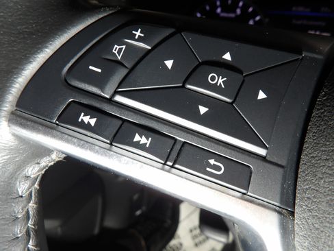 Used 2022 Nissan Sentra SV w/ Trunk Package FWD image 18