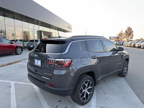 Used 2024 Jeep Compass Limited image 13