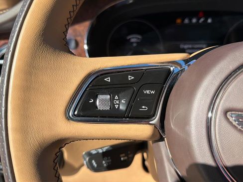 Used 2023 Bentley Bentayga Extended Wheelbase image 36