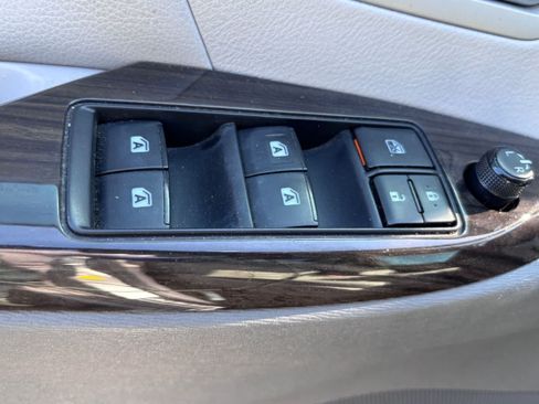 Used 2020 Toyota Sienna XLE w/ XLE Navigation Package FWD image 16