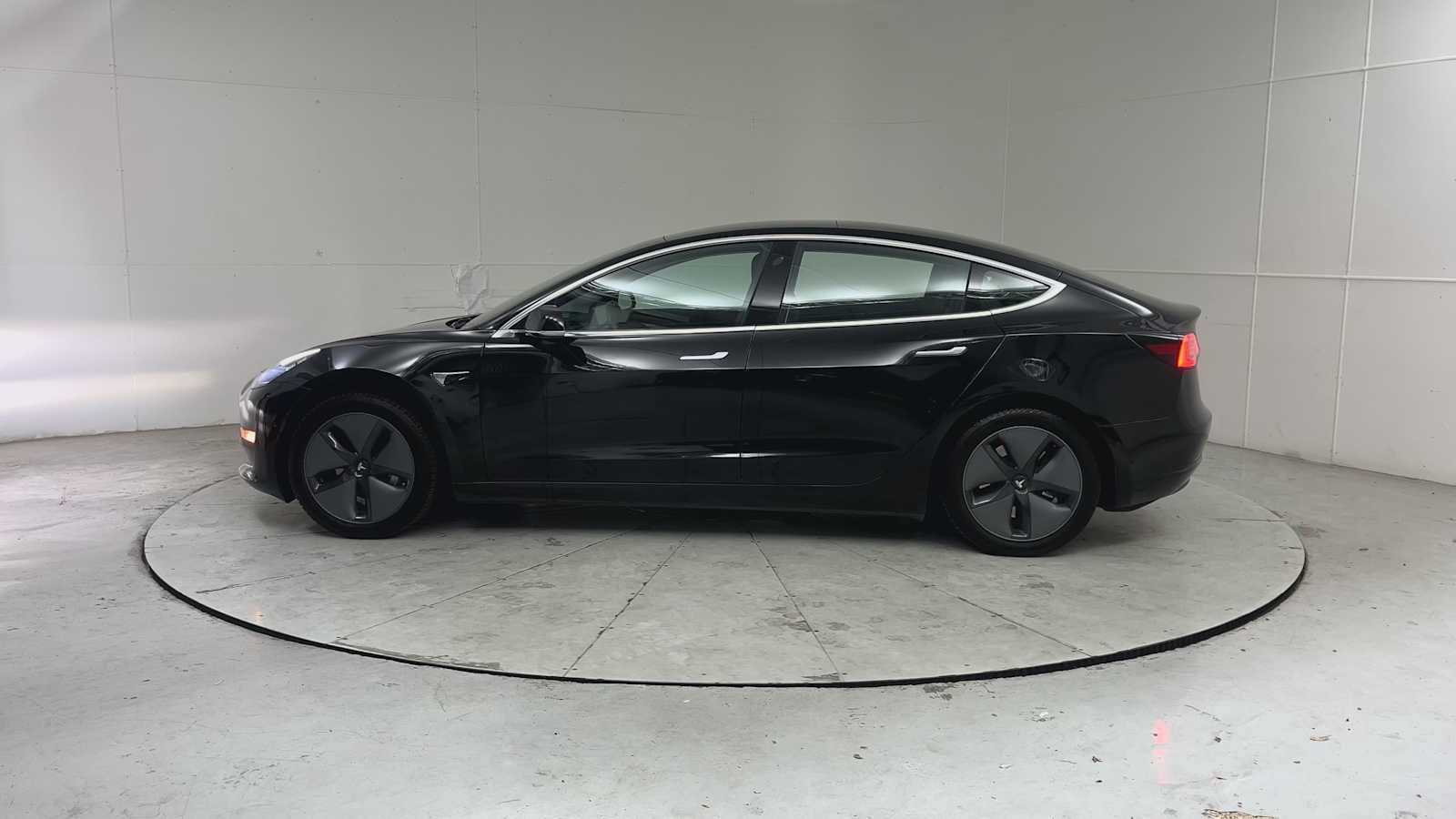 Used 2018 Tesla Model 3 Long Range RWD image 5