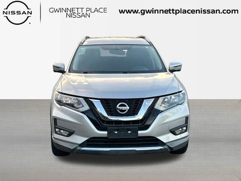 Used 2017 Nissan Rogue SV w/ SV Premium Package image 2