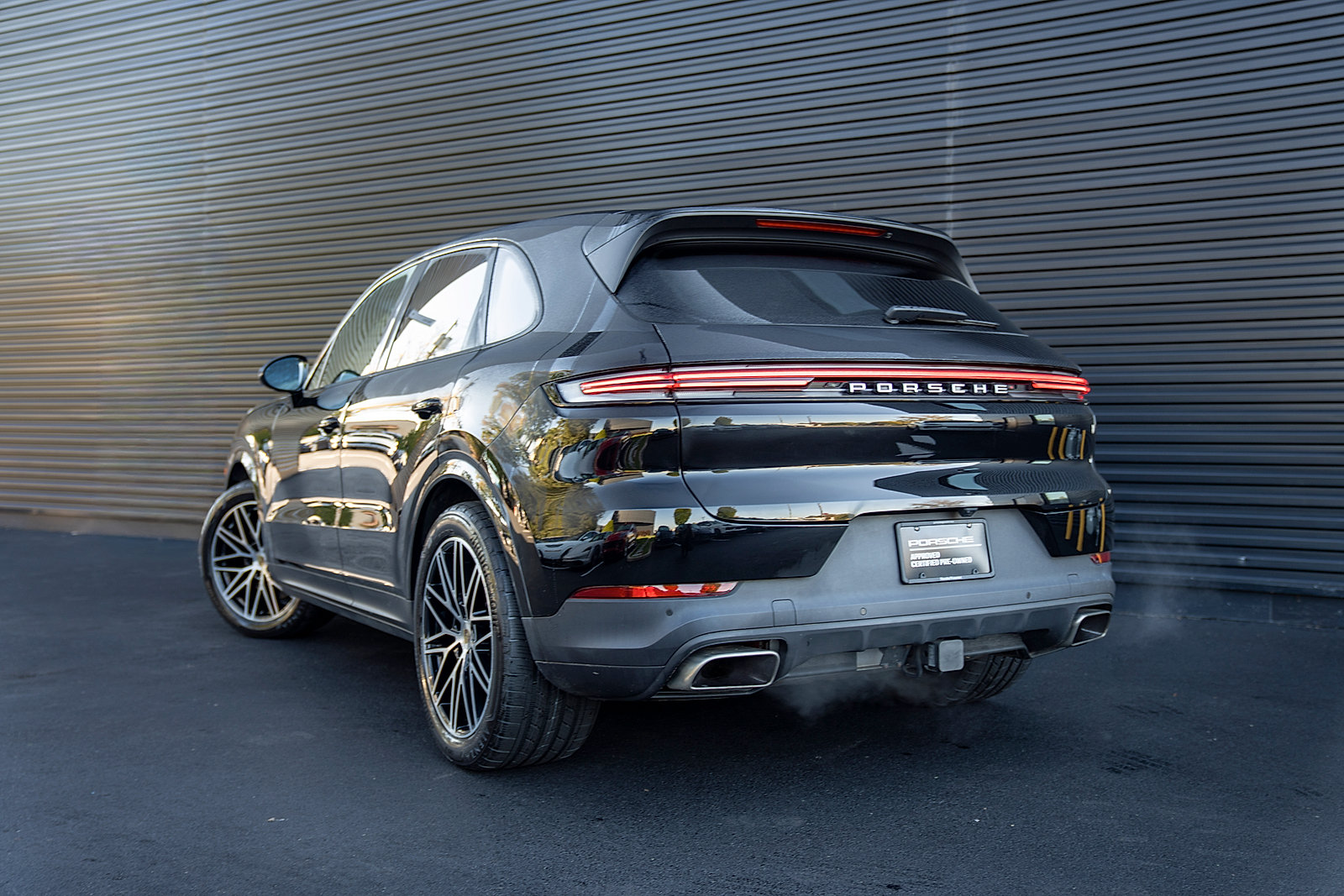 Used 2024 Porsche Cayenne AWD/4WD image 3