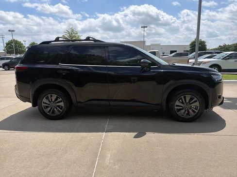 Used 2024 Nissan Pathfinder SV w/ SV Premium Package AWD/4WD image 6