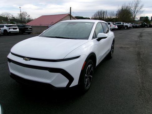 New 2026 Chevrolet Equinox EV LT image 15