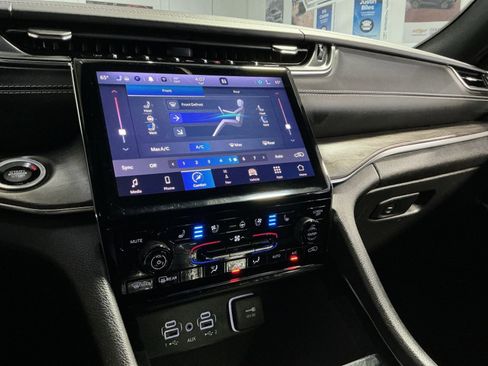 Used 2023 Jeep Grand Cherokee L Overland image 22