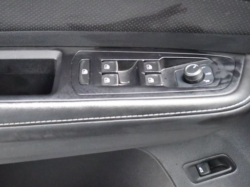 Used 2025 Volkswagen Atlas SE FWD image 18