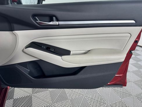 Used 2022 Nissan Altima 2.5 SV w/ SV Premium Package image 29