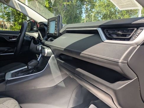 Certified 2021 Toyota RAV4 XLE FWD image 33