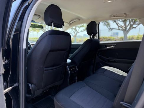 Used 2018 Ford Edge SE FWD image 11