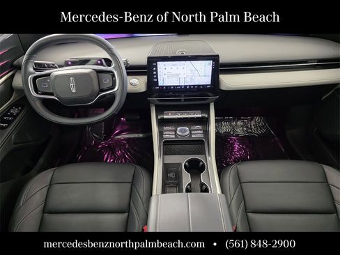 Used 2024 Lincoln Nautilus Premier image 12