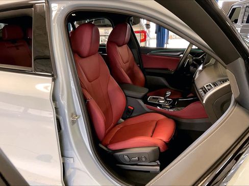 Certified 2025 BMW X4 M40i image 9